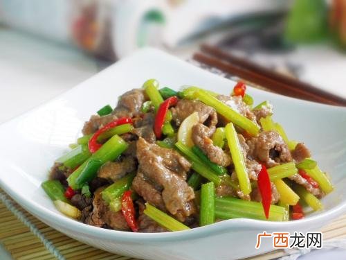 芹菜炒什么配菜好吃,芹菜炒毛豆好吃吗？
