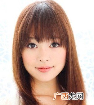 椭圆形脸适合什么发型,椭圆形脸男生适合理什么发型？要中、短发型的，求推荐？