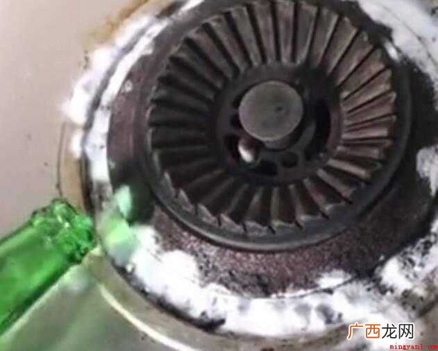 煤气灶的老垢怎么清理