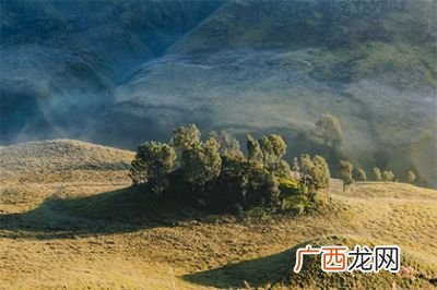 下葬下雨是什么兆头,民间传说的“雨淋新坟”是什么意思？