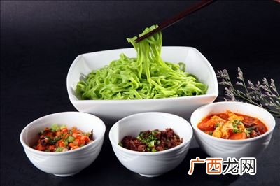 想做波菜面如何制作波莱汁,菠菜面家庭做法？