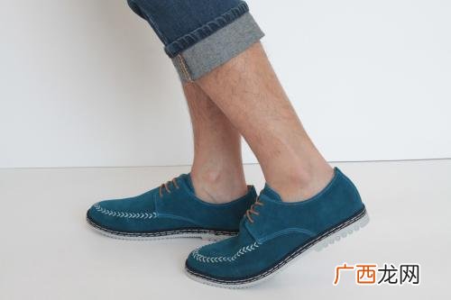 脚肥的人适合穿什么鞋子,脚肥穿什么样的高跟鞋合适？