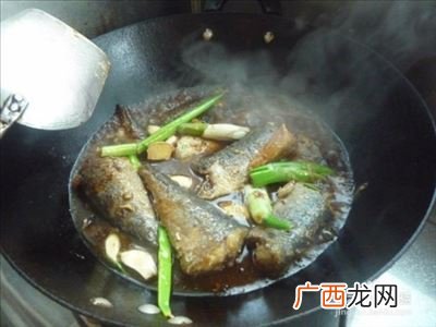 家常炖燕鱼怎么做好吃,番茄炖燕鱼的做法？