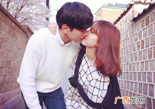 接吻为什么要伸舌头,为什么亲嘴要闭眼睛和吐舌头？