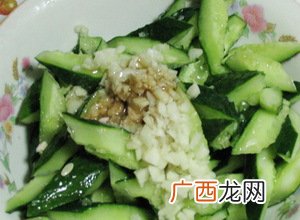 蒜泥黄瓜的做法过程,蒜蓉黄瓜条是怎么做的?