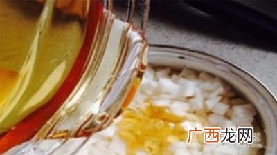 嗓子疼吃什么食物,喉咙痛咽口水像针扎是怎么回事?有一个星期的时间还是没好起来?