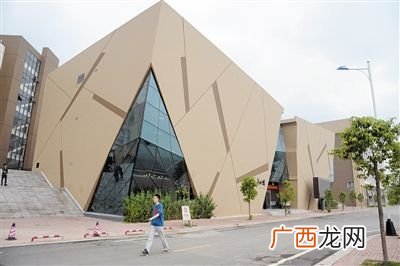 广西艺术学院相思湖校区具体位置,广西艺术学院毕业后工资怎么样？