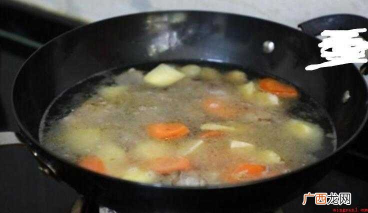土豆烧排骨怎么做