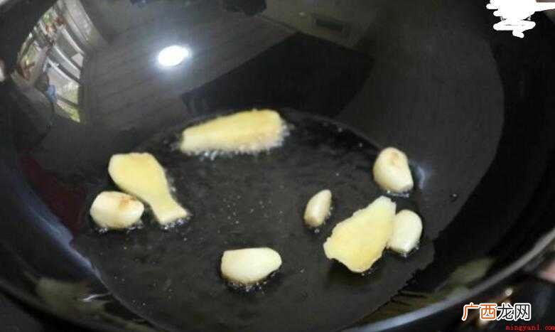 土豆烧排骨怎么做