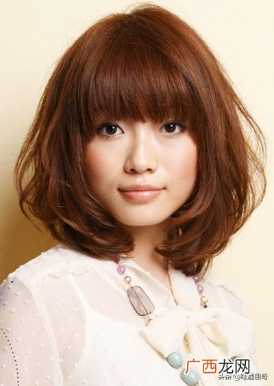 脸小适合什么发型,为什么脸小的女孩剪短发也不好看？