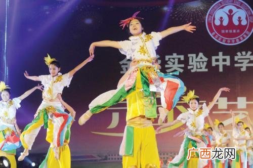 轻歌曼舞是什么意思,轻飞曼舞，的，曼，意思是什么？