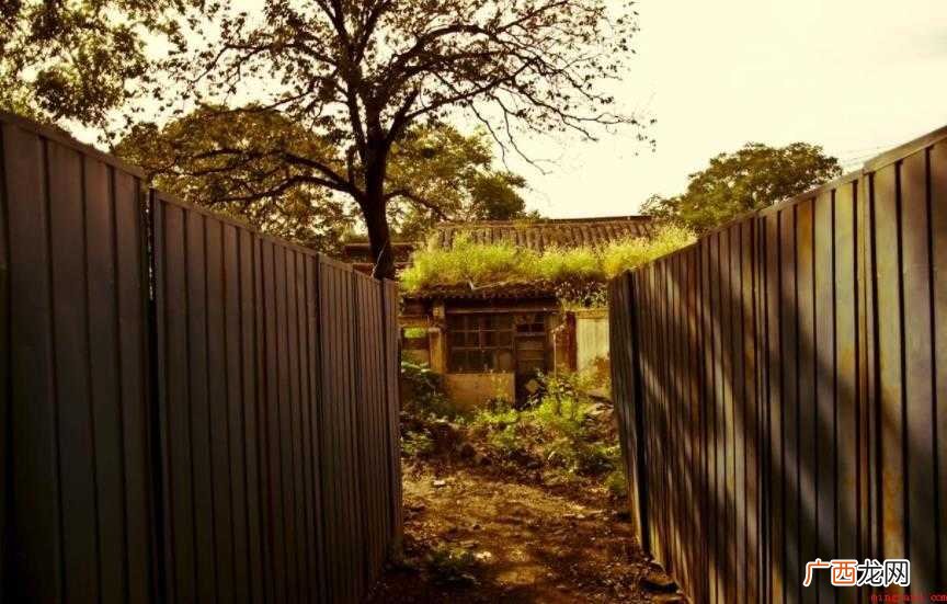 斑驳陆离是什么意思 成语辨析 斑驳陆离是什么意思