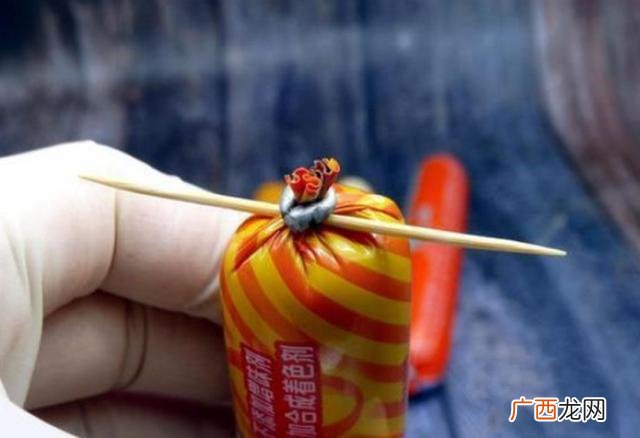 火腿肠怎么打开,香肠怎样剥开省劲？