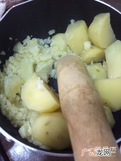 薯饼的做法,肯德基薯饼做法可以用面粉吗？