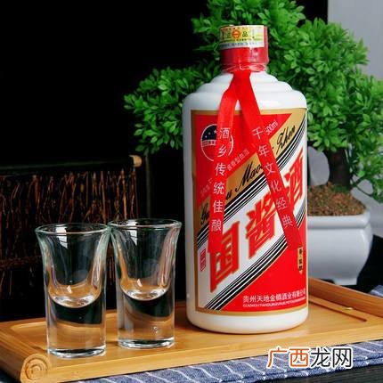 一斤白酒等于多少啤酒,32度白酒一斤等于多少啤酒？