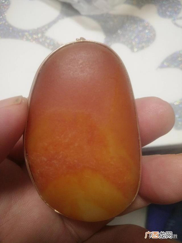 怎么鉴定玉的真假,玉石的真假怎么鉴定，最简单的方法？