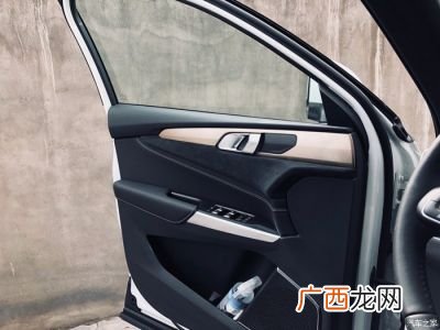 alcantara是翻毛皮吗,acantaral是什么材质？