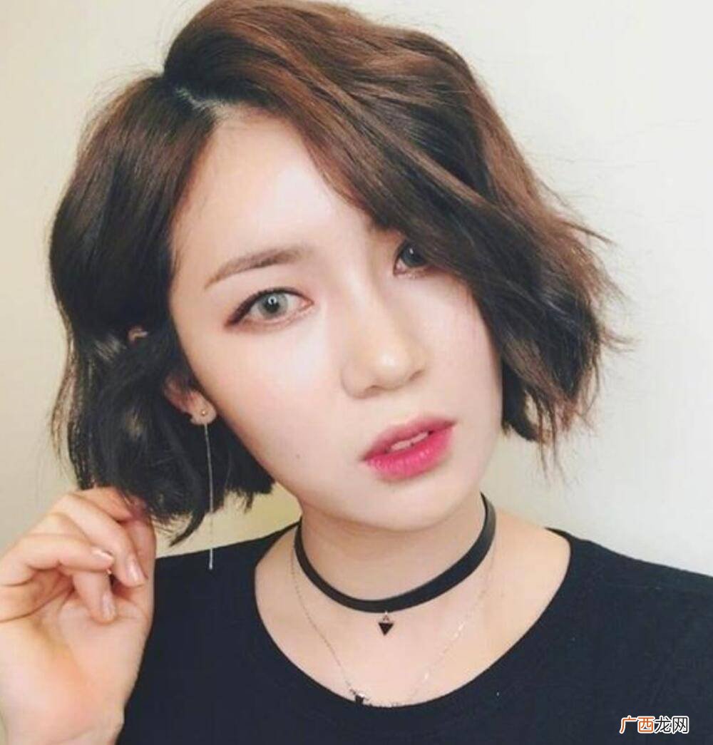 长脸适合短发吗,40岁女长脸适合什么短发？