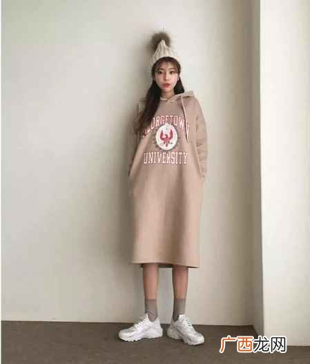 穿什么颜色的衣服显白,什么颜色显瘦显高显白？
