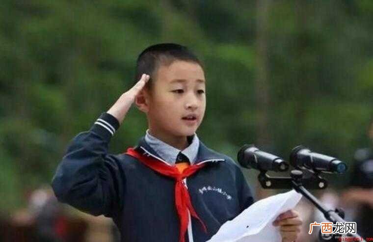 小学生敬礼怎么画简笔画