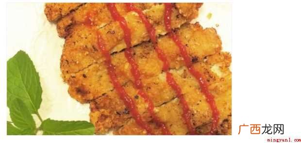 外层金黄酥脆,内层汁多肉嫩,香气萦绕十里,一口咬下,唇齿留香