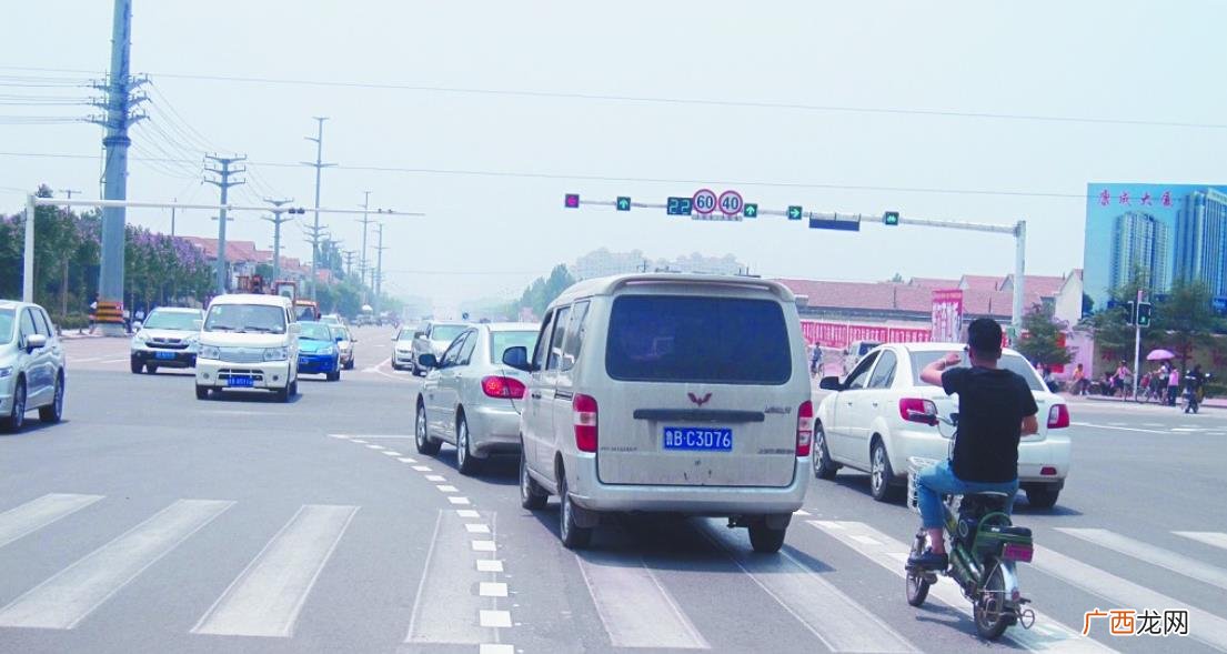 如何叫做正确的交替行驶,前方修路变道交替行驶吗？