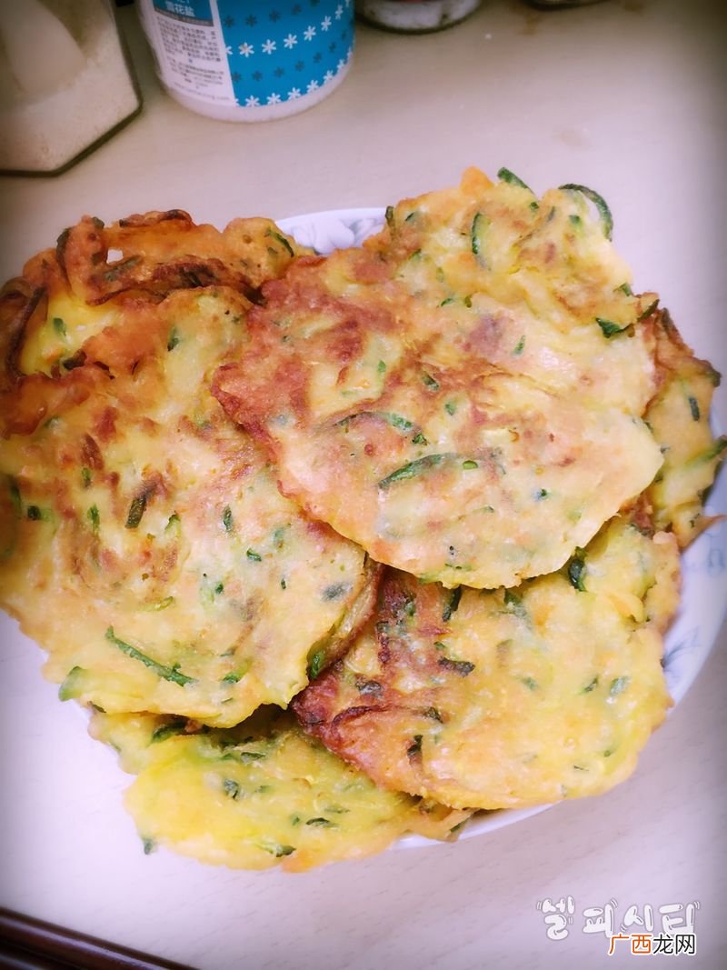 南瓜丝饼的做法,南瓜丝香菇煎饼做法？