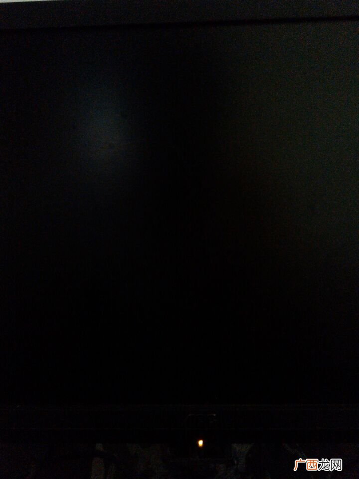 电脑屏幕突然黑屏了怎么办,方正显示器显示一会自动黑屏,求教?