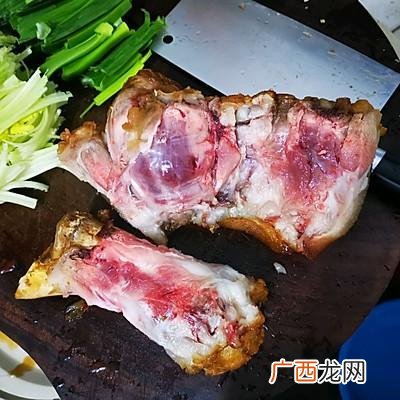 尖椒炒肘子肉的做法有哪些,四川炒猪膀的家常做法大全？
