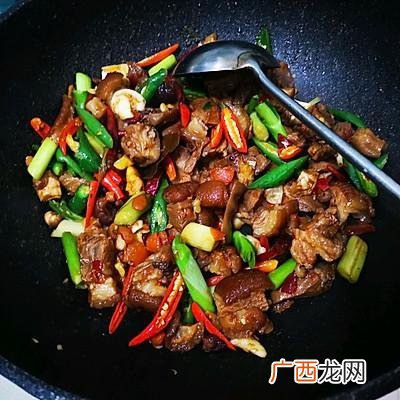 尖椒炒肘子肉的做法有哪些,四川炒猪膀的家常做法大全？