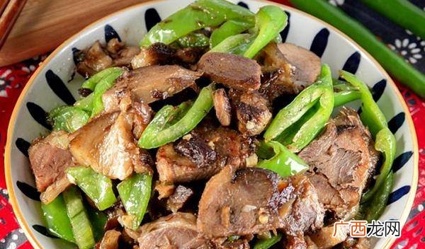 尖椒炒肘子肉的做法有哪些,四川炒猪膀的家常做法大全？