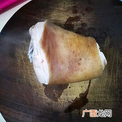 尖椒炒肘子肉的做法有哪些,四川炒猪膀的家常做法大全？