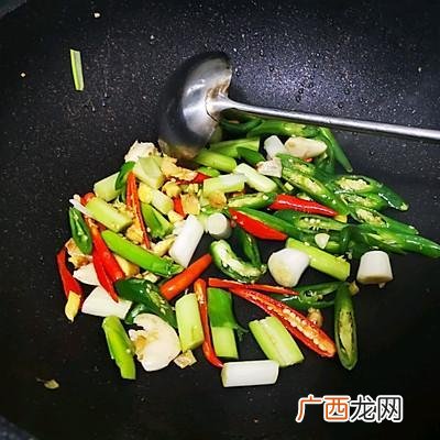尖椒炒肘子肉的做法有哪些,四川炒猪膀的家常做法大全？
