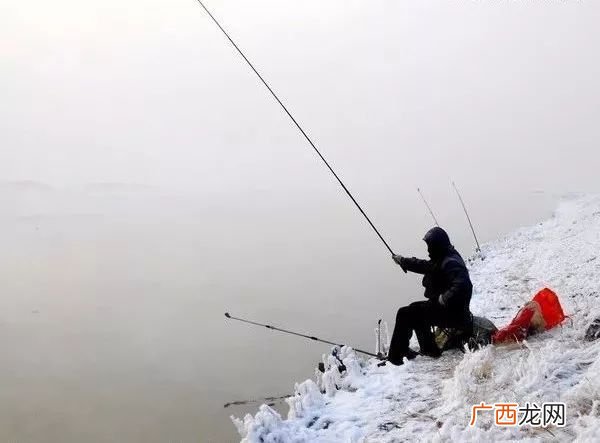 冬天能钓鱼吗,冬天钓底还是浮？