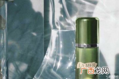 海蓝之谜精粹水抗老吗,雅诗兰黛小棕瓶和lamer精粹水哪个好？