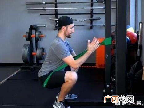 深蹲一天做多少个好,深蹲每天做多少个最合适？