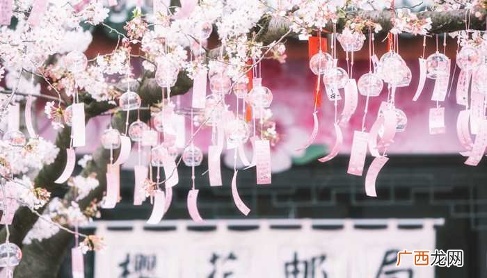 梦见在老宅祈愿什么意思
