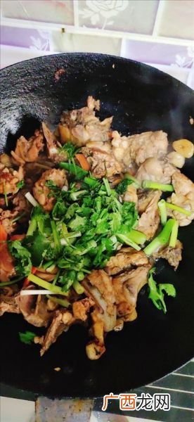 鸡架 怎么炒鸡架,辣炒鸡背的做法步骤图，怎么做好吃？