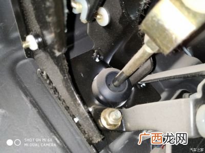 离合是什么时候踩,先踩离合和刹车还是先拧钥匙？