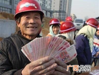 公司拖欠工资多久算违法,拖欠农民工工资多久算违法？
