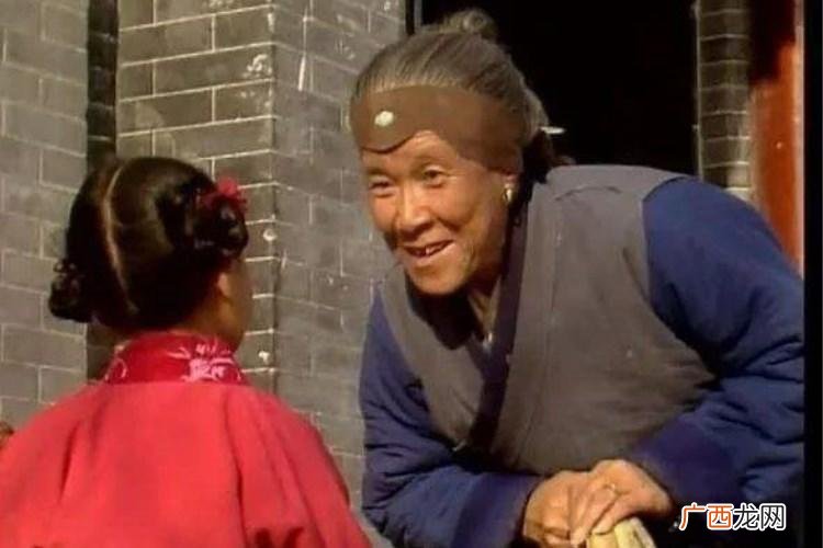 刘姥姥和贾府什么关系,归纳刘姥姥进贾府的内涵？