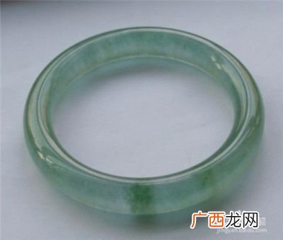 如何鉴别玉镯,怎么样识别真的玉镯呢?