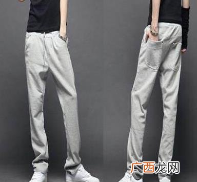 灰色裤子搭配什么颜色上衣,灰色裤子配什么上衣？