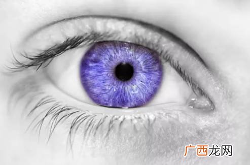 人类的瞳孔是什么颜色,东方和西方人的眼睛为什么颜色不一样呀？