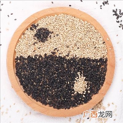 黑芝麻和白芝麻有什么区别,带皮芝麻和去皮芝麻有什么区别？