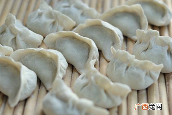 猪肉芹菜饺子馅怎么调,猪肉羊肉芹菜饺子馅的做法？