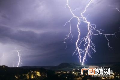 打雷可以玩手机吗,打雷可以玩手机吗？