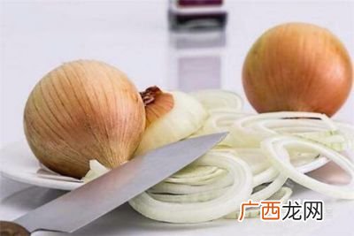 如何切洋葱不辣眼睛,切洋葱和葱的时候，怎么样才能防止熏到眼睛？