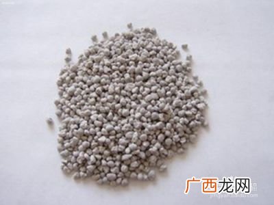 过磷酸钙是什么,为什么过磷酸钙泡出来的水是黄色？
