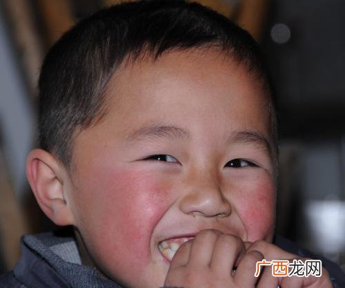 笑眯眯的什么,笑眯眯造句最佳答案？